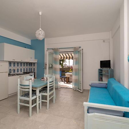 Blue Houses Apartments Foinikounda Extérieur photo